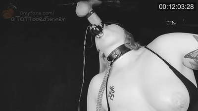 Bella ragazza con tette perfette al gloryhole