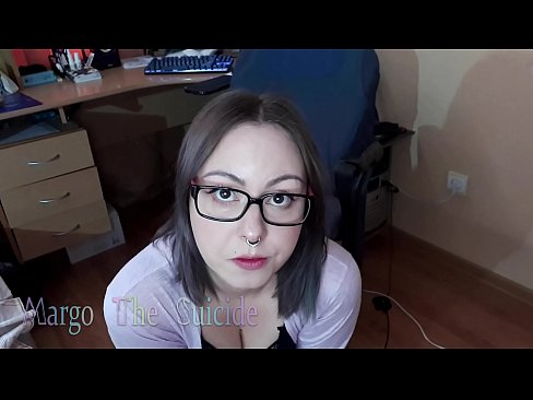 ❤️ Ragazza sexy con gli occhiali succhia il dildo profondamente sulla macchina fotografica ❤️ Porno fatto in casa al it.mrpornogratis.ru ❌️